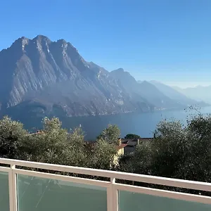 Apartment Happy Guest - Blue, Riva di Solto
