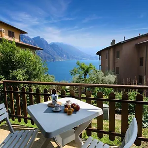 Apartment Discesa A With Terrace And Garden On Iseo, Riva di Solto